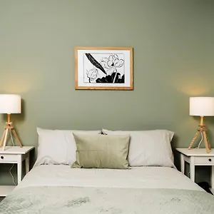  Holiday home Alice's Stay: Parking + Close To The Motor Point Arena